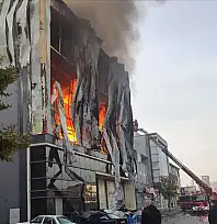 Kocaeli Dilovası'nda Parfüm Deposunda Yangın: 6 Kişi Hayatını Kaybetti