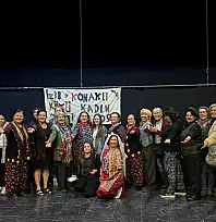 Konaklı Köyü Kadın Tiyatrosu'ndan Alkış Fırtınası: Bir Zamanlar Ödemiş'te Sahnede Hayran Bıraktı