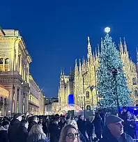 Milano'nun Simgesi Duomo Katedrali Ziyaretçi Akınına Uğruyor
