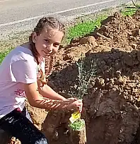 Ödemiş Diyanet Gençlik, Üzümlü Mahallesi'nde Ağaç Dikim Kampanyasına Katıldı