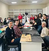 Ödemiş Gençlik Merkezi'nde Üniversitelilerden Renkli Tasarım Atölyesi
