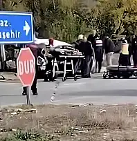 ÖDEMİŞ KAYMAKÇI'DA İKİ ARAÇ ÇARPIŞTI: 5 YARALI