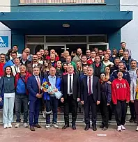 Ödemiş'te Beden Eğitimi Öğretmenleri Bir Araya Geldi, Emekli Öğretmen Hayati Gezgen Onurlandırıldı