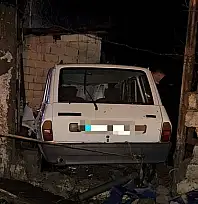 Ödemiş'te otomobil bahçe duvarına çarptı: 1 ölü, 1 yaralı