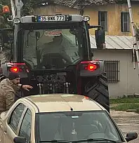 ÖDEMİŞ'TE SAĞANAK YAĞIŞ KANALI ÇÖKERTTİ: OTOMOBİL HEMZEMİNDE ÇUKURA SAPLANDI