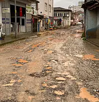 Ödemiş Umurbey Mahallesi'nde 21. yüzyıla yakışmayan yol tepkisi