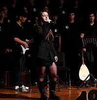 Öğrencilerin performansı ayakta alkışlandı