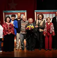 Tire'de Kadın Dayanışmasını Anlatan Tiyatro Oyunu Sanatseverlerle Buluştu