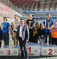 TİRE'DE KIR KOŞUSUNDA DERECEYE GİREN ÖĞRENCİLER ÖDÜLLENDİRİLDİ