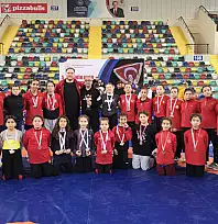 TİRELİ KADIN GÜREŞÇİLER ULUSLARARASI TURNUVADA ÜÇÜNCÜ OLDU