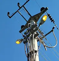 ÜÇ EYLÜL MAHALLESİ SOKAK LAMBALARI DURMAKSIZIN YANIYOR