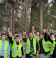 Ülkü Ocakları Ödemiş'te Şehitliği Ziyaret Etti ve Temizlik Çalışması Yaptı