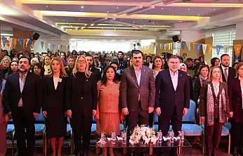 AK PARTİ TİRE'DEN İZMİR KADIN KOLLARI TOPLANTISINA KATILIM