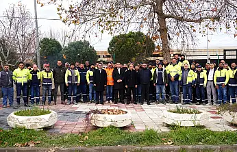 BAŞKAN OKUROĞLU BELEDİYE PERSONELİNİN YENİ YILINI KUTLADI