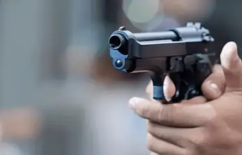 BAYINDIR'DA DENETİMLERDE RUHSATSIZ SİLAH VE KUMAR TESPİTİ