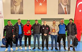 BAYINDIR'DA GENÇ FUTBOLCULARA PLAY-OFF ÖNCESİ MORAL KAHVALTISI