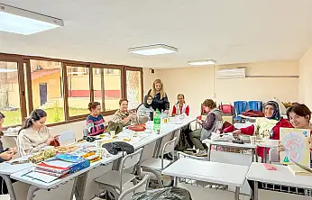 Bayındır Gençlik Merkezi'nde Dikiş Nakış Sanatı Hayat Buluyor