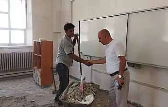 Bayındır İlçe Milli Eğitim Müdürü Ökay, Kazım Dirik Ortaokulu'nda İncelemelerde Bulundu