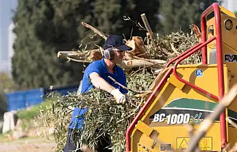 İzmir Büyükşehir Belediyesi Yeşil Atıkları Kompost Gübreye Dönüştürüyor: Ekolojik ve Ekonomik Dönüşüm