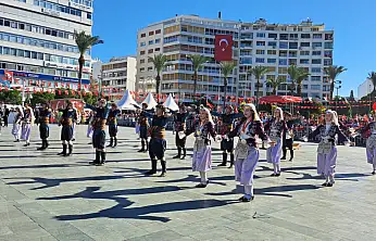 İzmir'de 29 Ekim Cumhuriyet Bayramı Coşkuyla Kutlandı