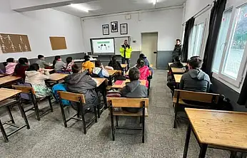 KİRAZ'DA ÖĞRENCİLERE TRAFİK GÜVENLİĞİ EĞİTİMİ VERİLDİ