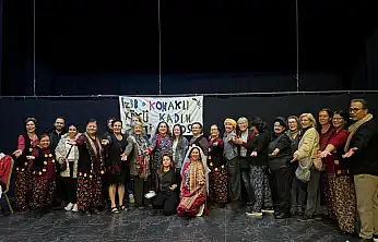 Konaklı Köyü Kadın Tiyatrosu'ndan Alkış Fırtınası: Bir Zamanlar Ödemiş'te Sahnede Hayran Bıraktı