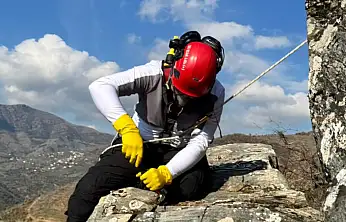 KÖYÜ TEHDİT EDEN KAYAYA MÜDAHALE