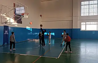 Ödemiş Gençlik Merkezi'nde Basketbol Heyecanı