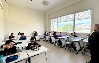 Ödemiş Gençlik Merkezi'nde İngilizce Eğitimi Büyük İlgi Görüyor