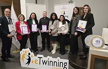 ÖDEMİŞ'TE ÜÇ OKULA eTWINNING SCHOOL BELGESİ