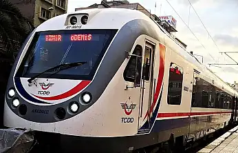 Ödemiş Treni Çatal Mevkiinde Arızalandı: Yolcular Saatlerce Bekledi