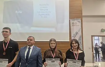 Ödemişli Öğrenci Elif Şengür, İzmir Bilim Olimpiyatları Fizik Birincisi Oldu