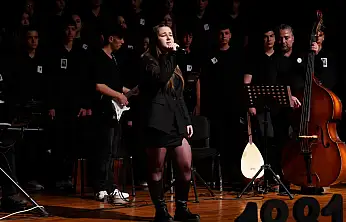 Öğrencilerin performansı ayakta alkışlandı