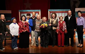 Tire'de Kadın Dayanışmasını Anlatan Tiyatro Oyunu Sanatseverlerle Buluştu