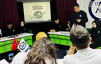 TİRE'DE LİSELİLER ARASI YEŞİLAY MÜNAZARA TURNUVASI DÜZENLENDİ