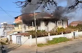 Tire'de Müstakil Ev Alevlere Teslim Oldu