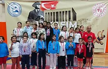 Tireli Güreşçiler Kuşadası'ndan Madalyalarla Döndü!