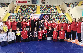 TİRELİ KADIN GÜREŞÇİLER ULUSLARARASI TURNUVADA ÜÇÜNCÜ OLDU