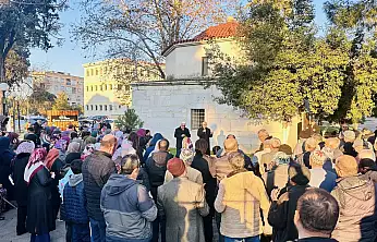 UMRECİLER TİRE'DEN DUALARLA UĞURLANDI