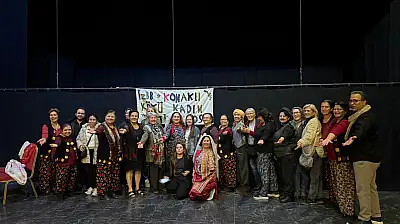Konaklı Köyü Kadın Tiyatrosu'ndan Alkış Fırtınası: Bir Zamanlar Ödemiş'te Sahnede Hayran Bıraktı