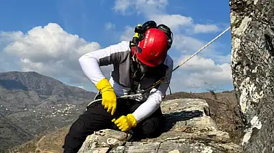 KÖYÜ TEHDİT EDEN KAYAYA MÜDAHALE