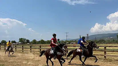 Ödemiş'te Geleneksel Rahvan At Yarışları'nda Şampiyonlar Belli Oldu