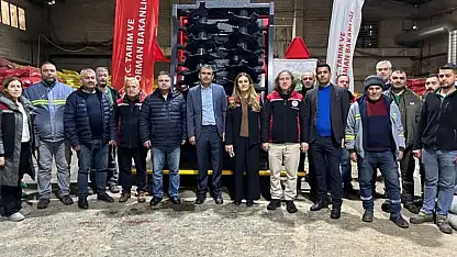 Tire Süt Kooperatifine İklim Dostu Gübre Dağıtma Makinesi Teslim Edildi