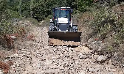 Kiraz Belediyesi Ovacık Mahallesi'nde Yol Tesviye Çalışması Başlattı