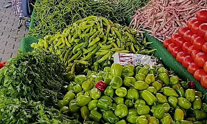ÖDEMİŞ SALI PAZARI YÖRESEL BEREKETİYLE DİKKAT ÇEKİYOR