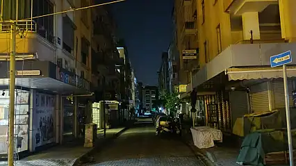 ÖDEMİŞ'TE SOKAK LAMBALARI 15 GÜNDÜR YANMIYOR