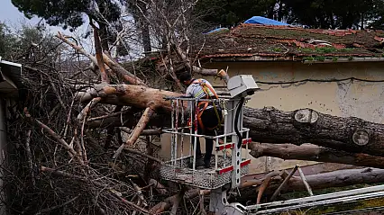 TİRE BELEDİYESİ FIRTINADA TEYAKKUZA GEÇTİ