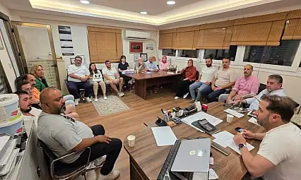 AK Parti Tire İlçe Teşkilatı, Haftalık Toplantısını Fabrika Sahasında Gerçekleştirdi