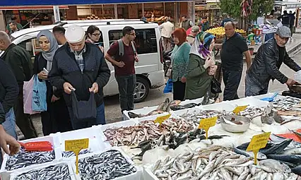 Havalar bozdu, hamsi 40 TL'den 70 TL'ye yükseldi