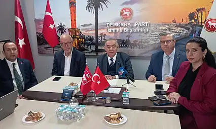 Haydar Altıntaş, Demokrat Parti İzmir İl Başkanlığı'nda basın toplantısı düzenledi